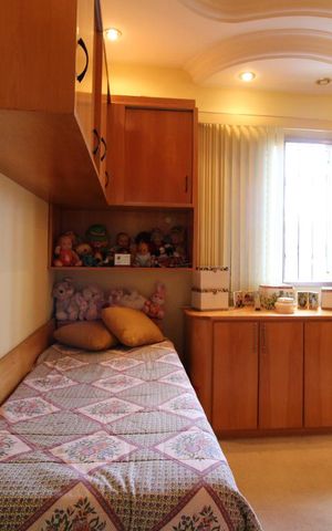 Casa à venda com 285m², 4 quartos e 2 vagasQuarto 2 