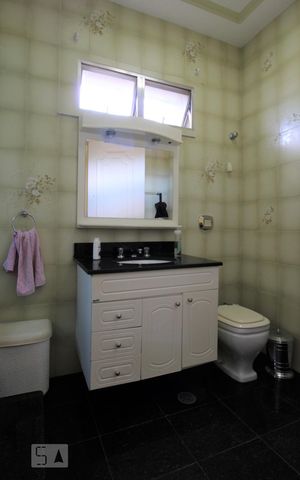 Casa à venda com 285m², 4 quartos e 2 vagasBanheiro social 
