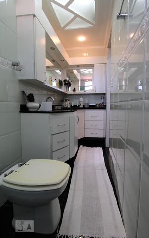 Casa à venda com 285m², 4 quartos e 2 vagasBanheiro da suíte 