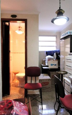 Casa à venda com 285m², 4 quartos e 2 vagasEscritório 