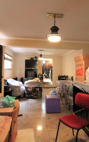 Casa à venda com 285m², 4 quartos e 2 vagasSalão de festas 
