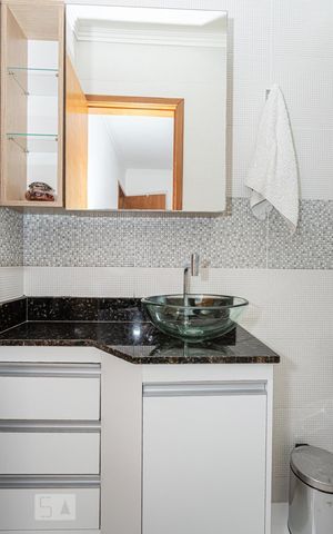 Casa de condomínio à venda com 100m², 3 quartos e 2 vagas Casa de condomínio à venda com 100m², 3 quartos e 2 vagasBanheiro suite 2