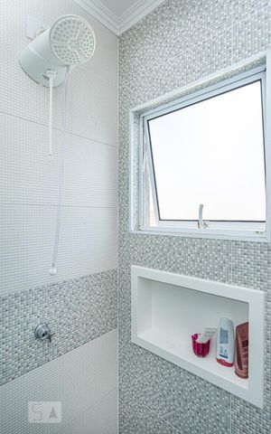 Casa de condomínio à venda com 100m², 3 quartos e 2 vagas Casa de condomínio à venda com 100m², 3 quartos e 2 vagasDetalhe banheiro suite 2