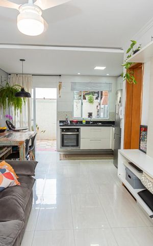 Casa de condomínio à venda com 100m², 3 quartos e 2 vagas Casa de condomínio à venda com 100m², 3 quartos e 2 vagasSala e cozinha integradas