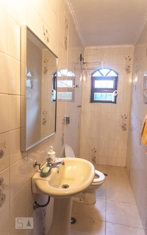 Casa para alugar com 530m², 4 quartos e 8 vagasBanheiro de serviço