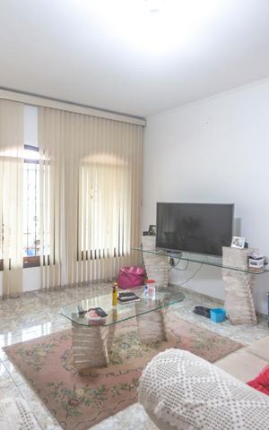 Casa para alugar com 530m², 4 quartos e 8 vagasSala de estar 03