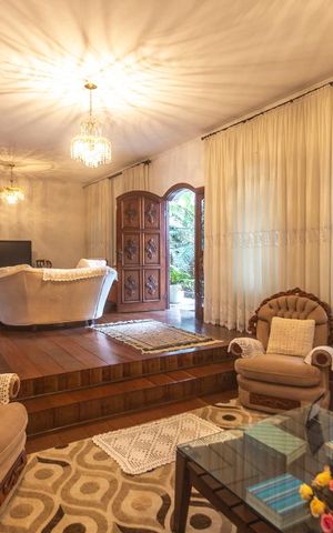 Casa para alugar com 530m², 4 quartos e 8 vagasSala de estar 02