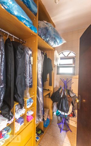 Casa para alugar com 530m², 4 quartos e 8 vagasCloset