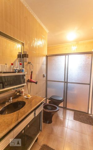 Casa para alugar com 530m², 4 quartos e 8 vagasBanheiro