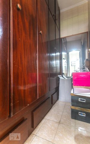 Casa para alugar com 530m², 4 quartos e 8 vagasCloset