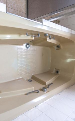 Casa para alugar com 530m², 4 quartos e 8 vagasBanheira