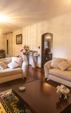 Casa para alugar com 530m², 4 quartos e 8 vagasSala de estar 01