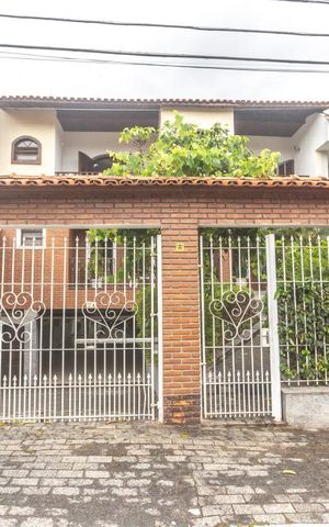 Casa para alugar com 530m², 4 quartos e 8 vagasFachada
