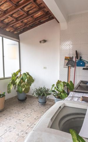 Casa para alugar com 530m², 4 quartos e 8 vagasÁrea de serviço