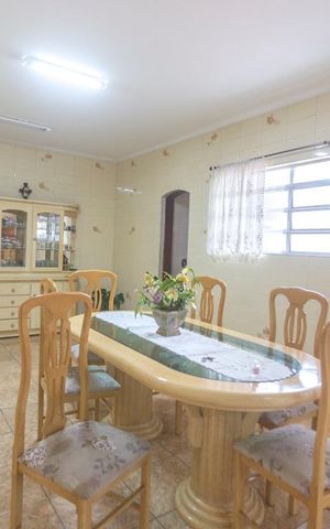 Casa para alugar com 530m², 4 quartos e 8 vagasSala de jantar 02