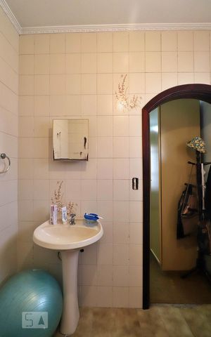 Casa à venda com 401m², 4 quartos e 3 vagasBanheiro da Suíte 1