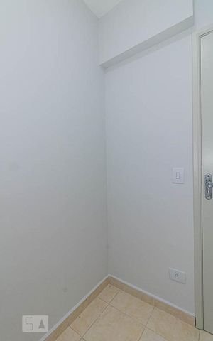 Apartamento à venda com 84m², 3 quartos e 2 vagas Apartamento à venda com 84m², 3 quartos e 2 vagasQuarto de Serviço
