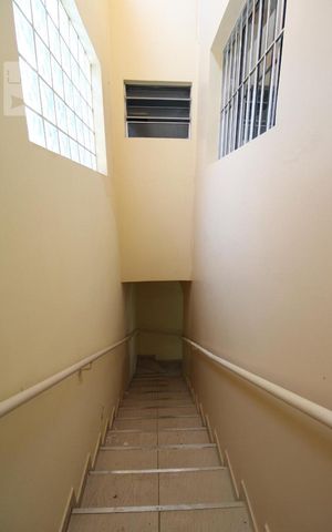Casa à venda com 450m², 3 quartos e 4 vagasEscada