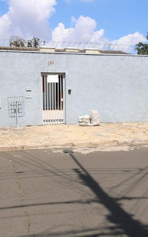 Casa à venda com 450m², 3 quartos e 4 vagasFachada