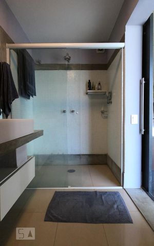 Apartamento à venda com 160m², 1 quarto e 2 vagas Apartamento à venda com 160m², 1 quarto e 2 vagasBanheiro 2 da Suíte