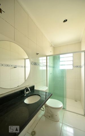 Casa à venda com 225m², 3 quartos e 3 vagasBanheiro 