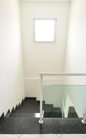 Casa à venda com 225m², 3 quartos e 3 vagasEscada