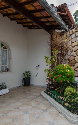 Casa à venda com 371m², 5 quartos e 3 vagas