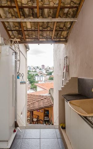 Casa à venda com 371m², 5 quartos e 3 vagas Casa à venda com 371m², 5 quartos e 3 vagasÁrea de Serviço 1
