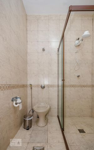 Casa à venda com 371m², 5 quartos e 3 vagas Casa à venda com 371m², 5 quartos e 3 vagasBanheiro Social