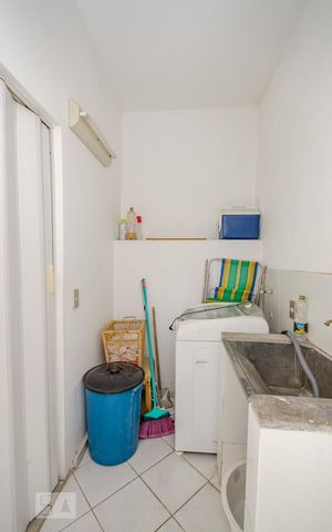 Casa à venda com 371m², 5 quartos e 3 vagas Casa à venda com 371m², 5 quartos e 3 vagasÁrea de Serviço 2