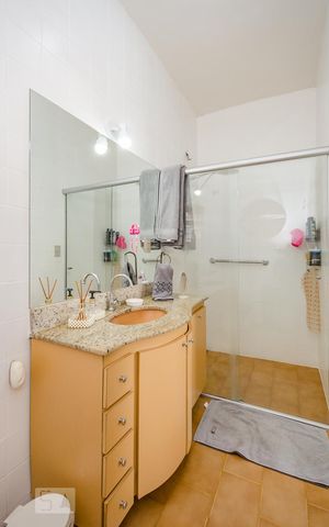 Casa à venda com 371m², 5 quartos e 3 vagas Casa à venda com 371m², 5 quartos e 3 vagasBanheiro da Suíte