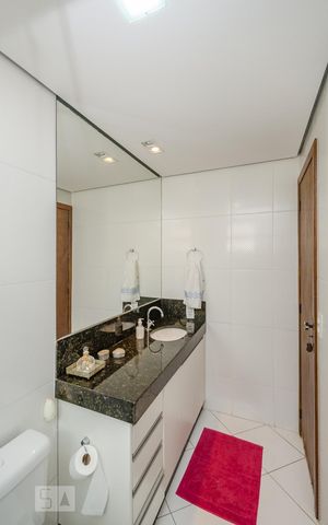 Casa à venda com 371m², 5 quartos e 3 vagas Casa à venda com 371m², 5 quartos e 3 vagasBanheiro da Suíte 2