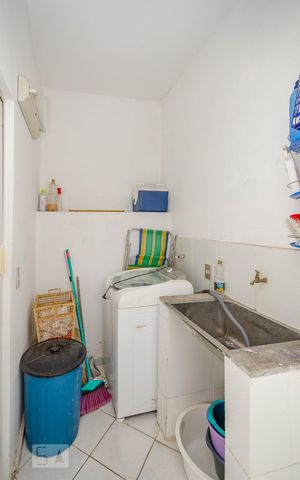 Casa à venda com 371m², 5 quartos e 3 vagas Casa à venda com 371m², 5 quartos e 3 vagasÁrea de Serviço 2