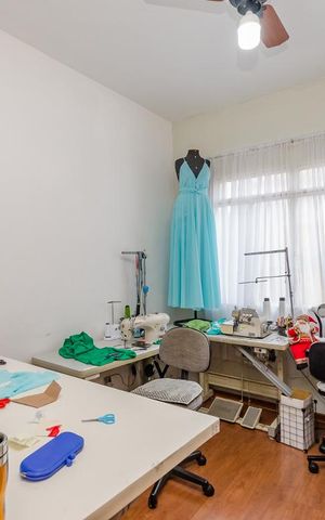 Casa à venda com 371m², 5 quartos e 3 vagas Casa à venda com 371m², 5 quartos e 3 vagasQuarto 4