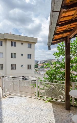 Casa à venda com 371m², 5 quartos e 3 vagas Casa à venda com 371m², 5 quartos e 3 vagasÁrea Externa