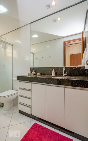 Casa à venda com 371m², 5 quartos e 3 vagas Casa à venda com 371m², 5 quartos e 3 vagasBanheiro da Suíte 2