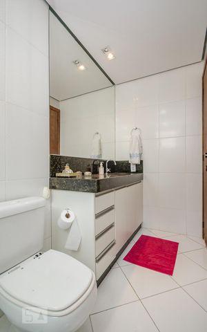 Casa à venda com 371m², 5 quartos e 3 vagas Casa à venda com 371m², 5 quartos e 3 vagasBanheiro da Suíte 2