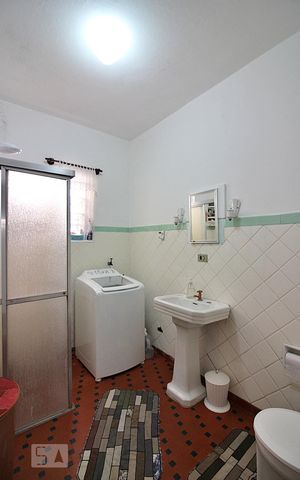 Casa à venda com 240m², 2 quartos e 1 vagaBanheiro
