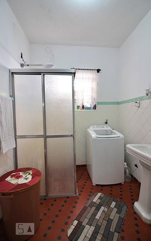 Casa à venda com 240m², 2 quartos e 1 vagaBanheiro