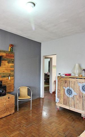 Casa à venda com 240m², 2 quartos e 1 vagaSala 
