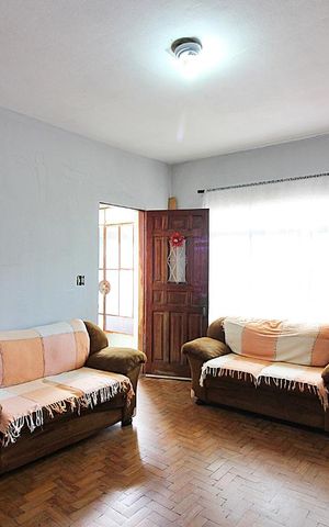 Casa à venda com 240m², 2 quartos e 1 vagaSala 