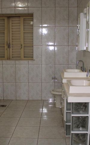 Casa para alugar com 190m², 3 quartos e 2 vagasBanheiro do Quarto 1