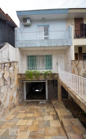 Casa para alugar com 300m², 3 quartos e 5 vagas Casa para alugar com 300m², 3 quartos e 5 vagasFachada