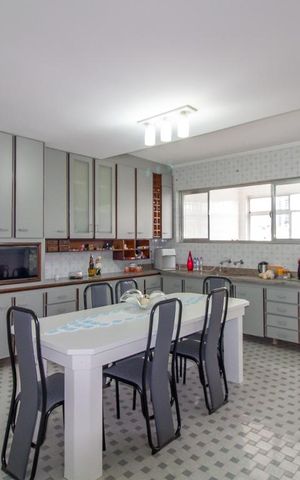 Casa para alugar com 300m², 3 quartos e 5 vagas Casa para alugar com 300m², 3 quartos e 5 vagasCozinha