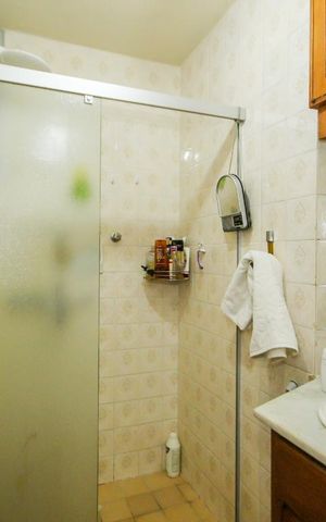 Apartamento à venda com 250m², 4 quartos e 2 vagas Apartamento à venda com 250m², 4 quartos e 2 vagasBanheiro Social