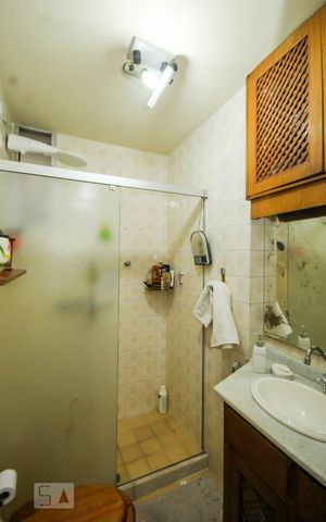 Apartamento à venda com 250m², 4 quartos e 2 vagas Apartamento à venda com 250m², 4 quartos e 2 vagasBanheiro Social