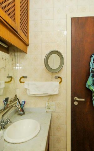 Apartamento à venda com 250m², 4 quartos e 2 vagas Apartamento à venda com 250m², 4 quartos e 2 vagasBanheiro Social