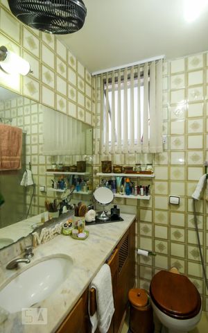 Apartamento à venda com 250m², 4 quartos e 2 vagas Apartamento à venda com 250m², 4 quartos e 2 vagasBanheiro - Suite