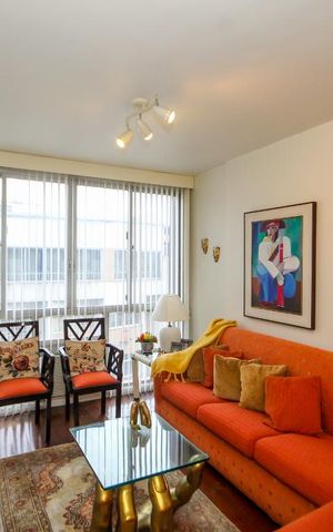 Apartamento à venda com 250m², 4 quartos e 2 vagas Apartamento à venda com 250m², 4 quartos e 2 vagasSala