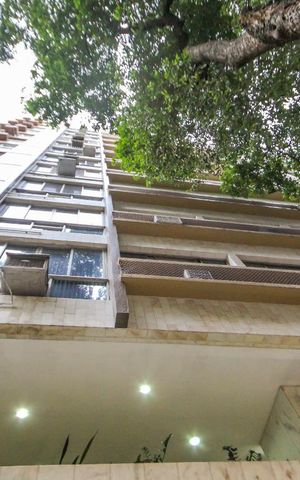 Apartamento à venda com 250m², 4 quartos e 2 vagas Apartamento à venda com 250m², 4 quartos e 2 vagasFachada